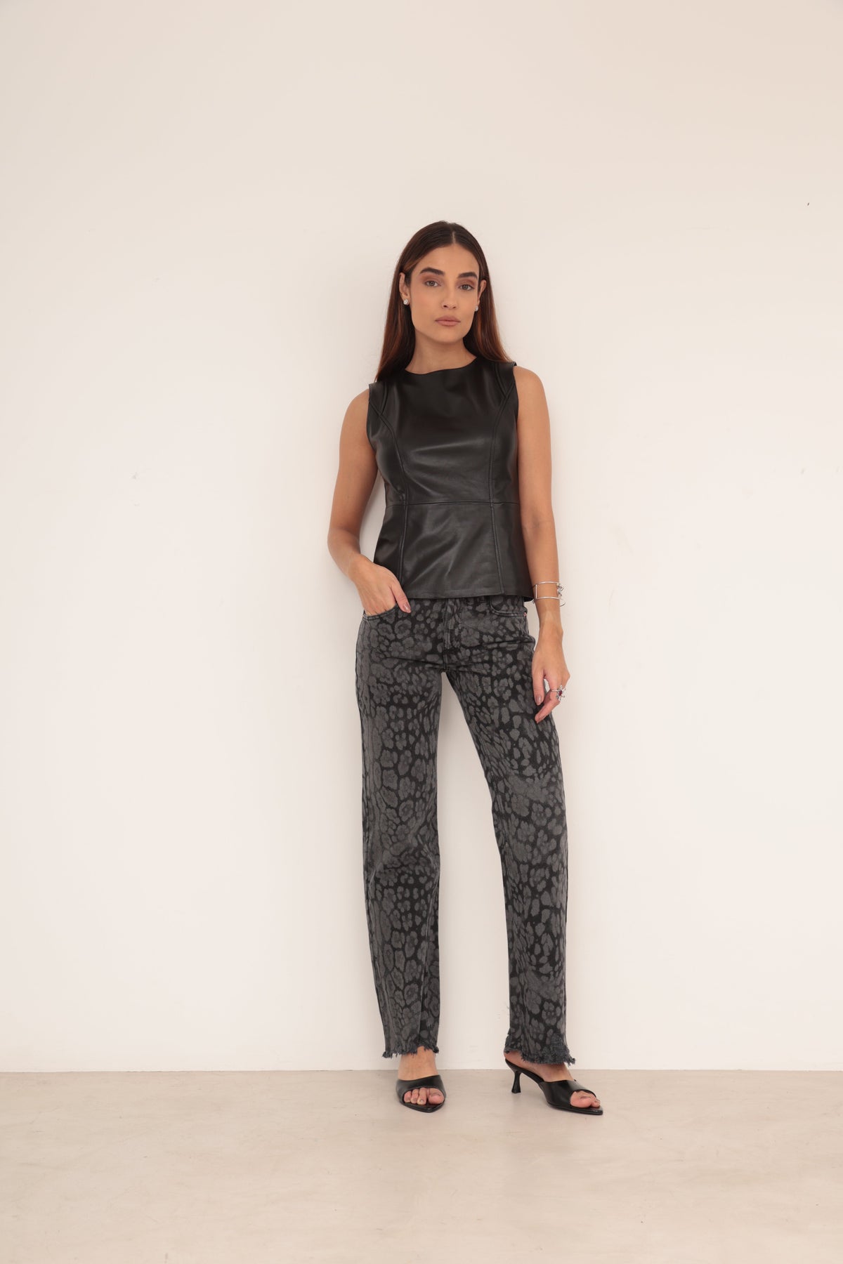 Blusa Regata Couro - Preto