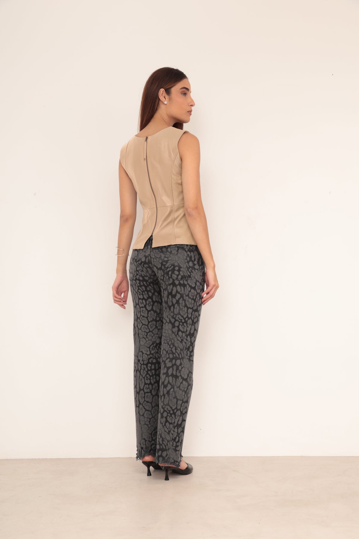 Blusa Regata Couro - Avel�