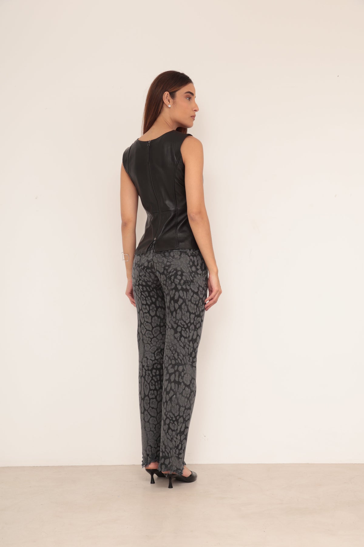 Blusa Regata Couro - Preto
