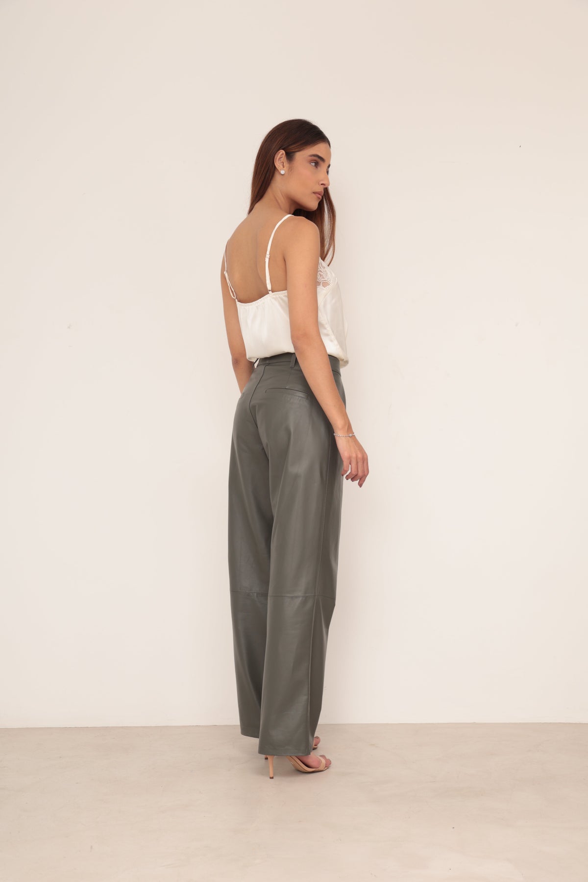 Cal�a Couro Barrel Pregas - Militar