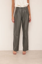Cal�a Couro Barrel Pregas - Militar