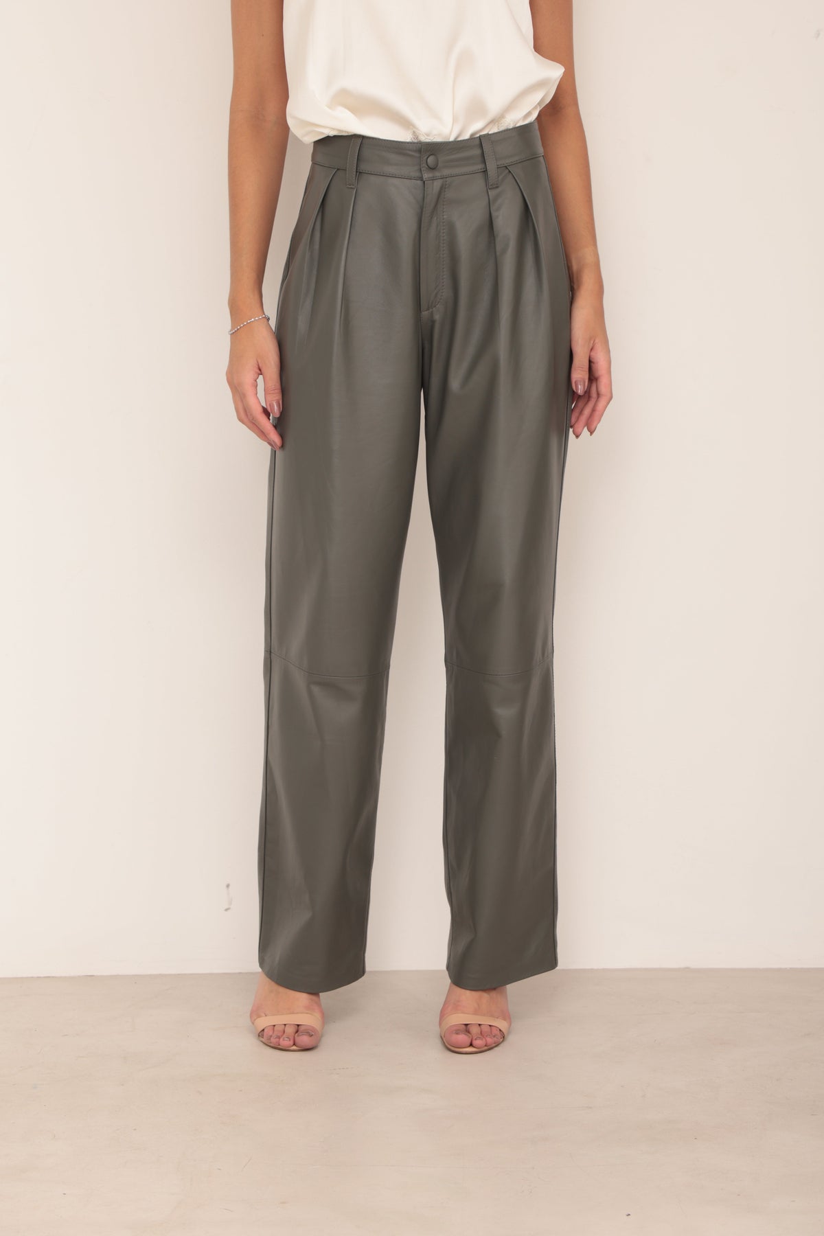 Cal�a Couro Barrel Pregas - Militar