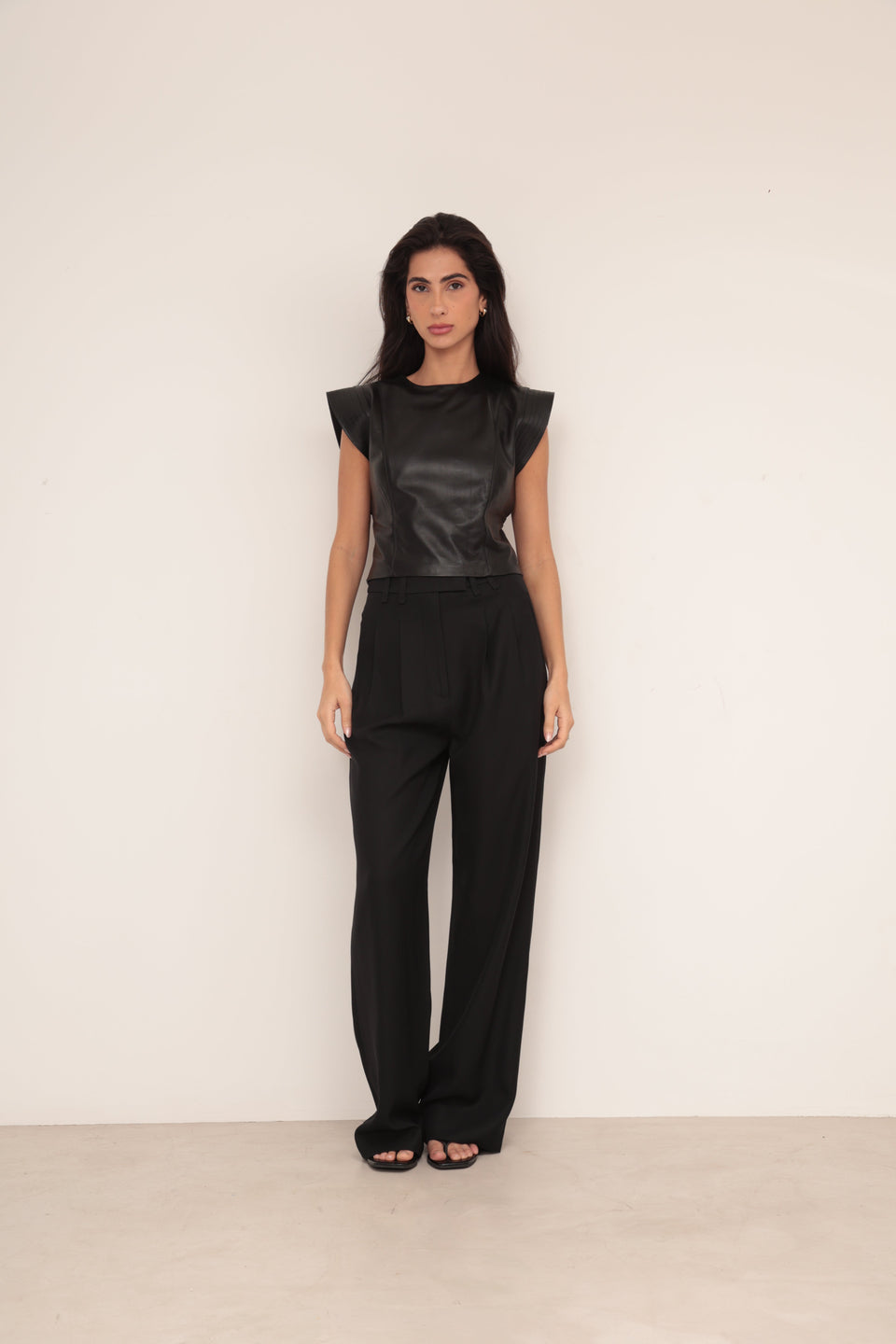 Blusa Couro Estruturada - Preta