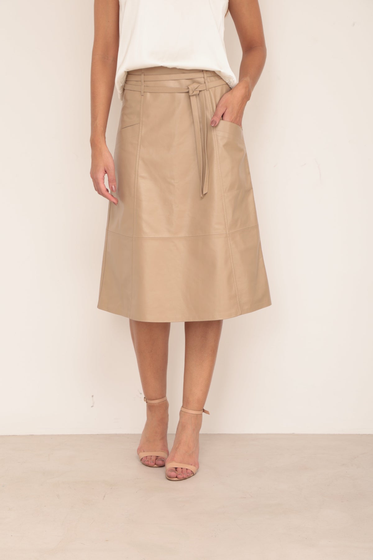 Saia Midi Bolso - Avel�